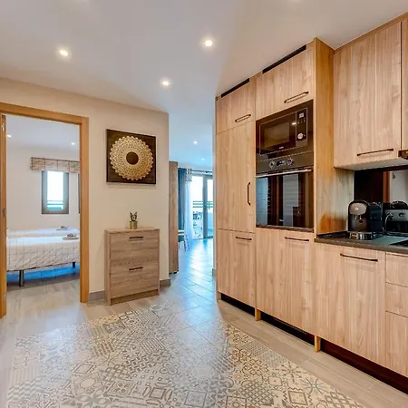 Exclusive 2bedrm Aircon 200m * アデヘ