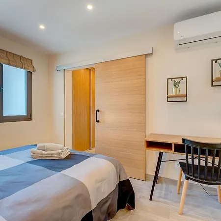 Exclusive 2bedrm Aircon 200m アパート