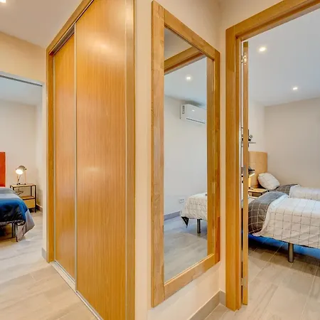 Exclusive 2bedrm Aircon 200m アパート アデヘ