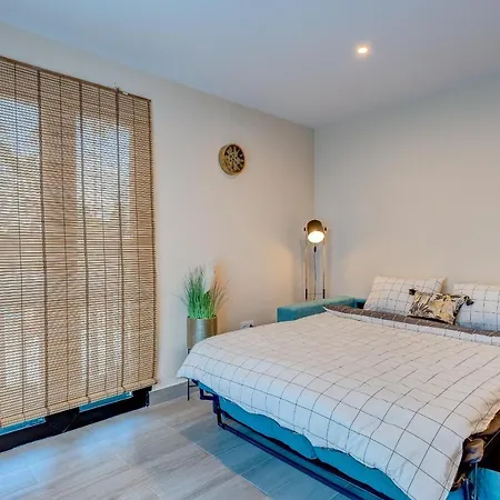 Exclusive 2bedrm Aircon 200m * アデヘ