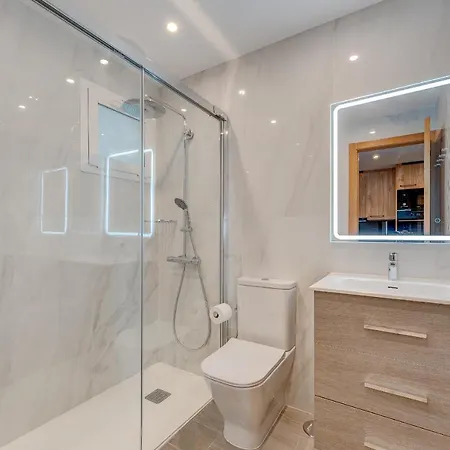 アパート Exclusive 2bedrm Aircon 200m アデヘ