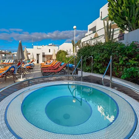 Exclusive 2bedrm Aircon 200m アパート *