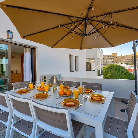 Exclusive 2bedrm Aircon 200m アパート