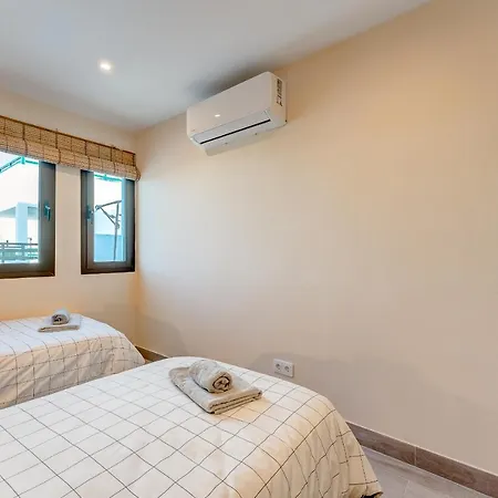 Exclusive 2bedrm Aircon 200m アデヘ