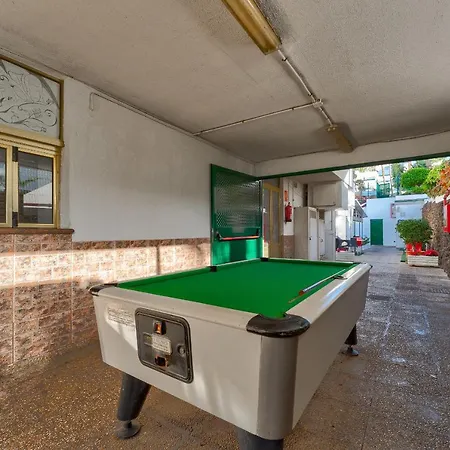 アパート Exclusive 2bedrm Aircon 200m アデヘ